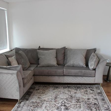 Lovely 2-Bedroom, 1 Bathroom Home, Sleeps 4 Londres Exterior foto
