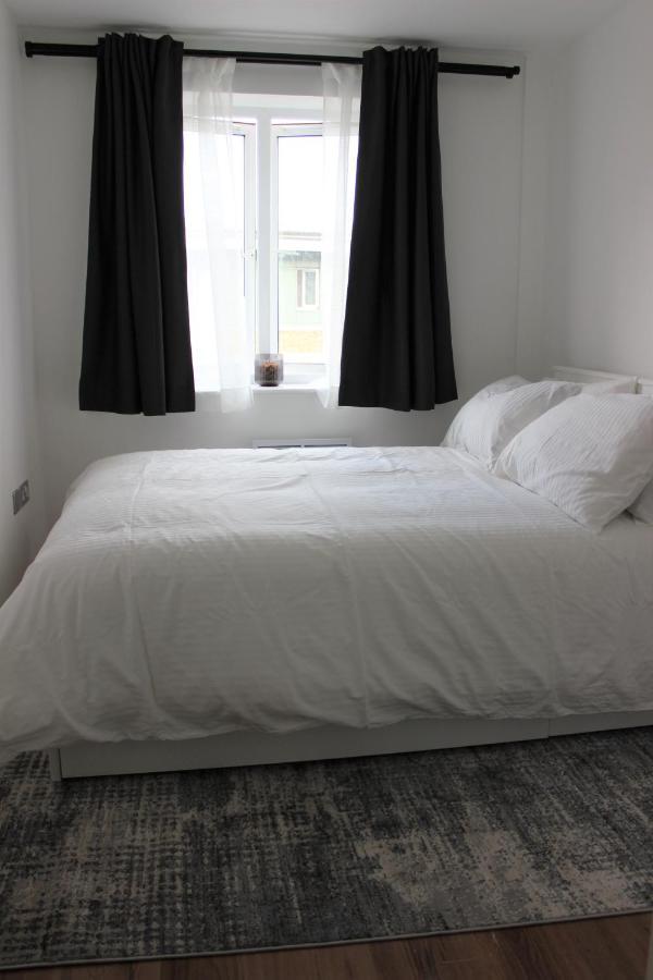 Lovely 2-Bedroom, 1 Bathroom Home, Sleeps 4 Londres Exterior foto