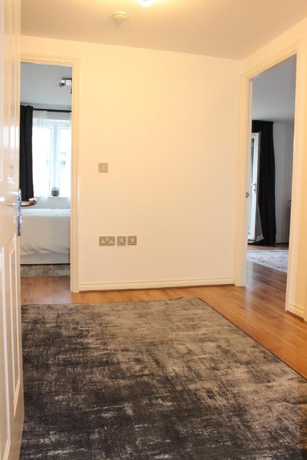 Lovely 2-Bedroom, 1 Bathroom Home, Sleeps 4 Londres Exterior foto