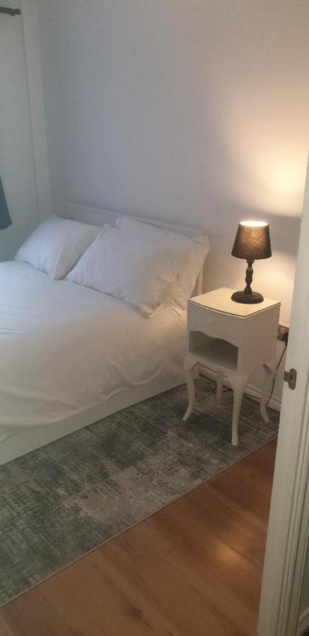 Lovely 2-Bedroom, 1 Bathroom Home, Sleeps 4 Londres Exterior foto